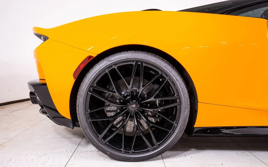 2026 McLaren GT - Image 16 of 25