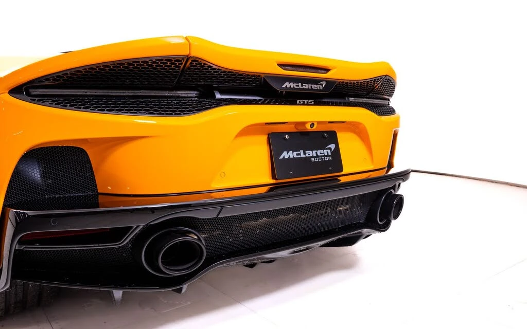 2026 McLaren GT - Image 13 of 25