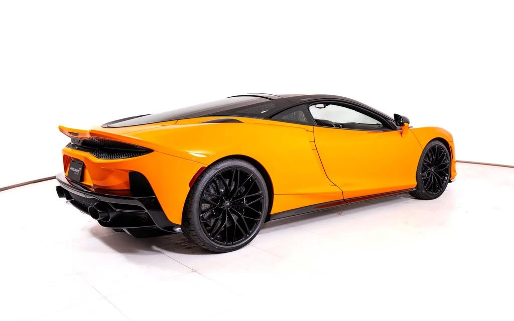 2026 McLaren GT - Image 6 of 25