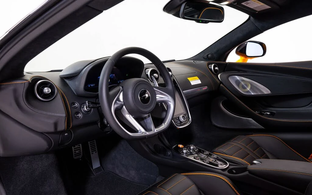 2026 McLaren GT - Image 18 of 25