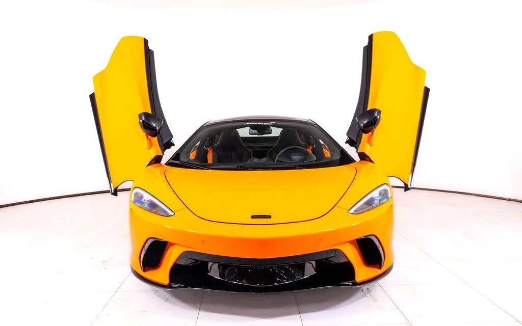 2026 McLaren GT - Image 10 of 25
