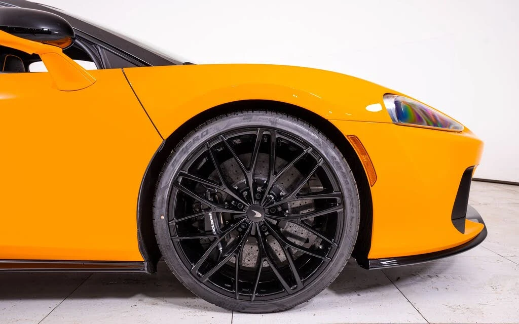 2026 McLaren GT - Image 17 of 25