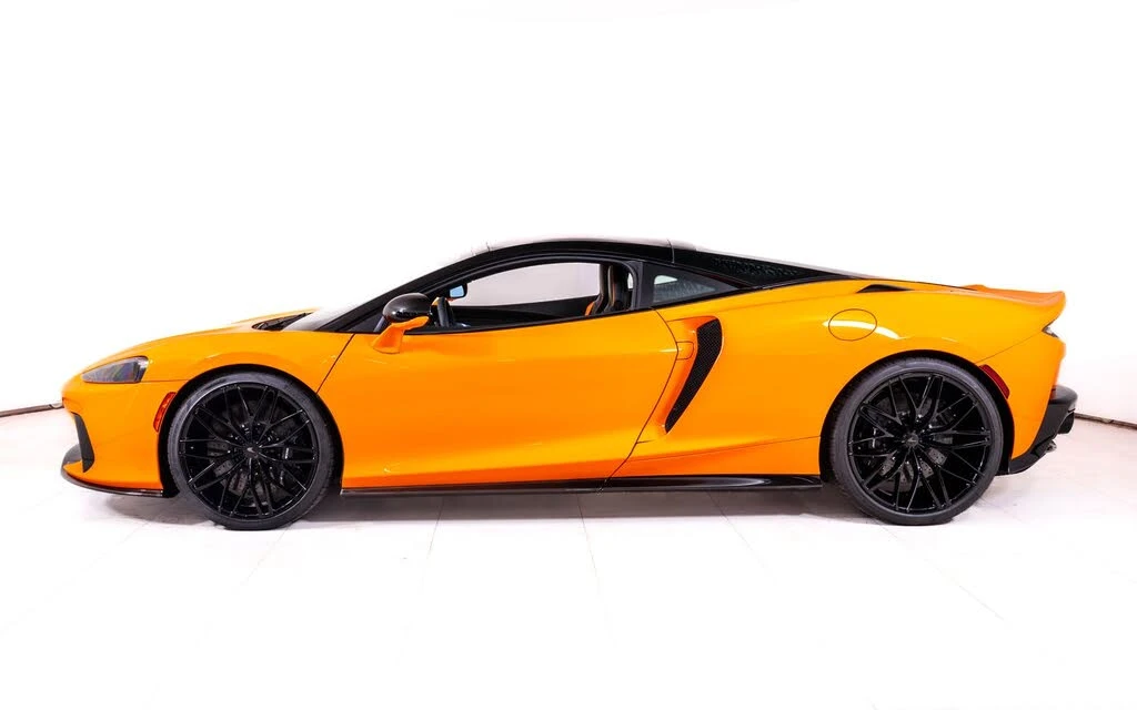 2026 McLaren GT - Image 3 of 25