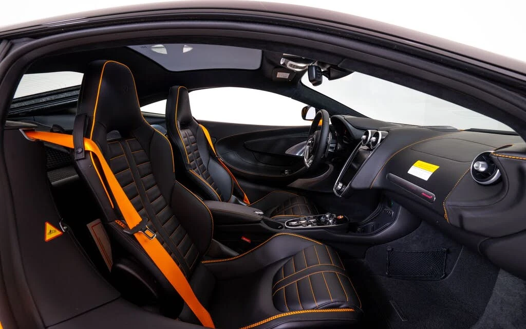 2026 McLaren GT - Image 22 of 25