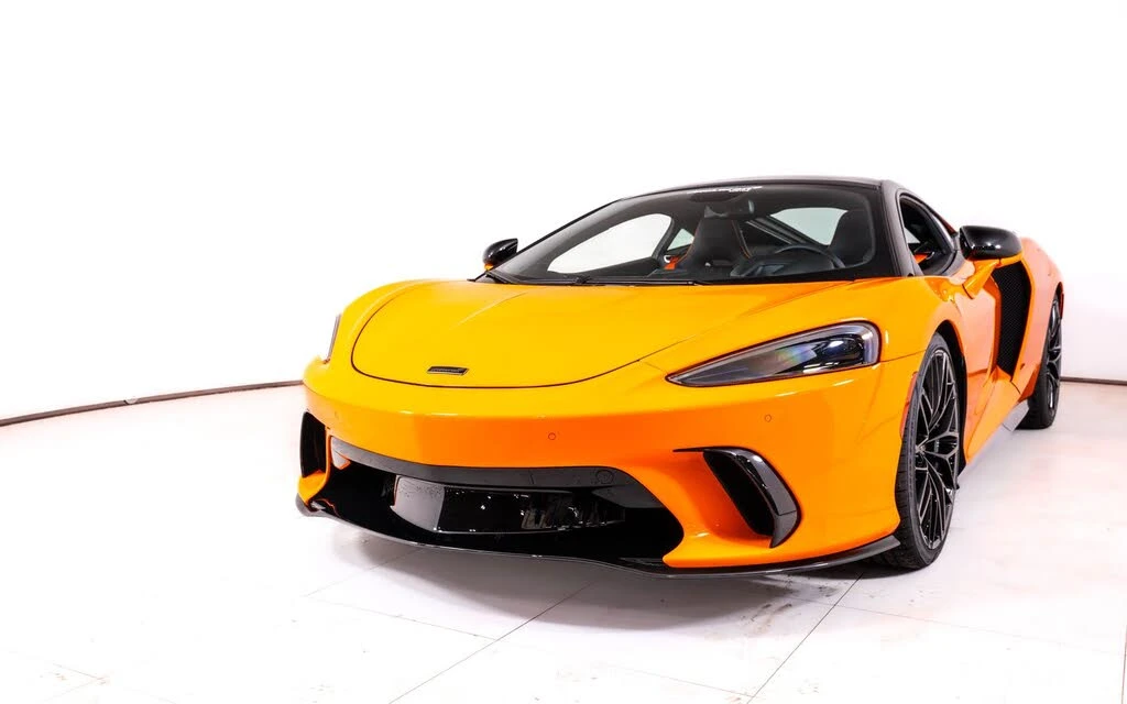 2026 McLaren GT - Image 11 of 25
