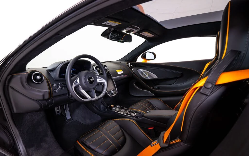 2026 McLaren GT - Image 19 of 25