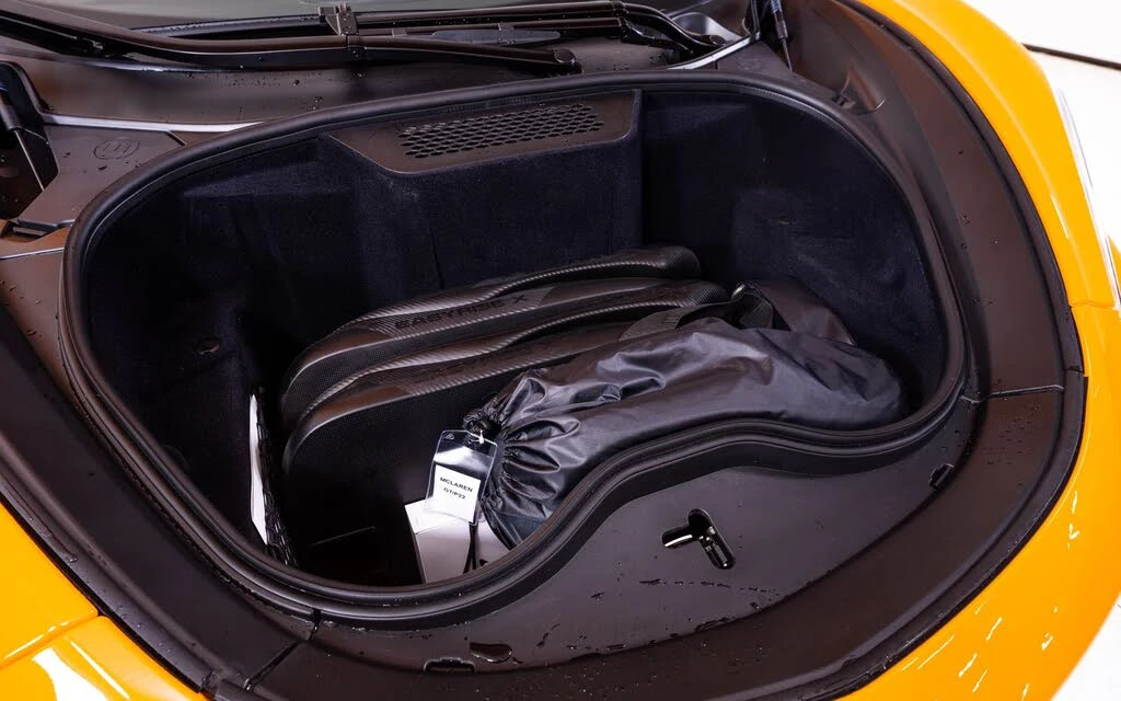 2026 McLaren GT - Image 24 of 25