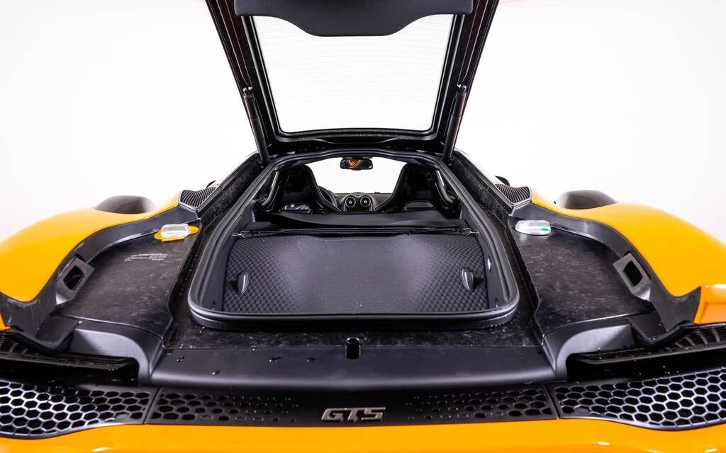 2026 McLaren GT - Image 25 of 25