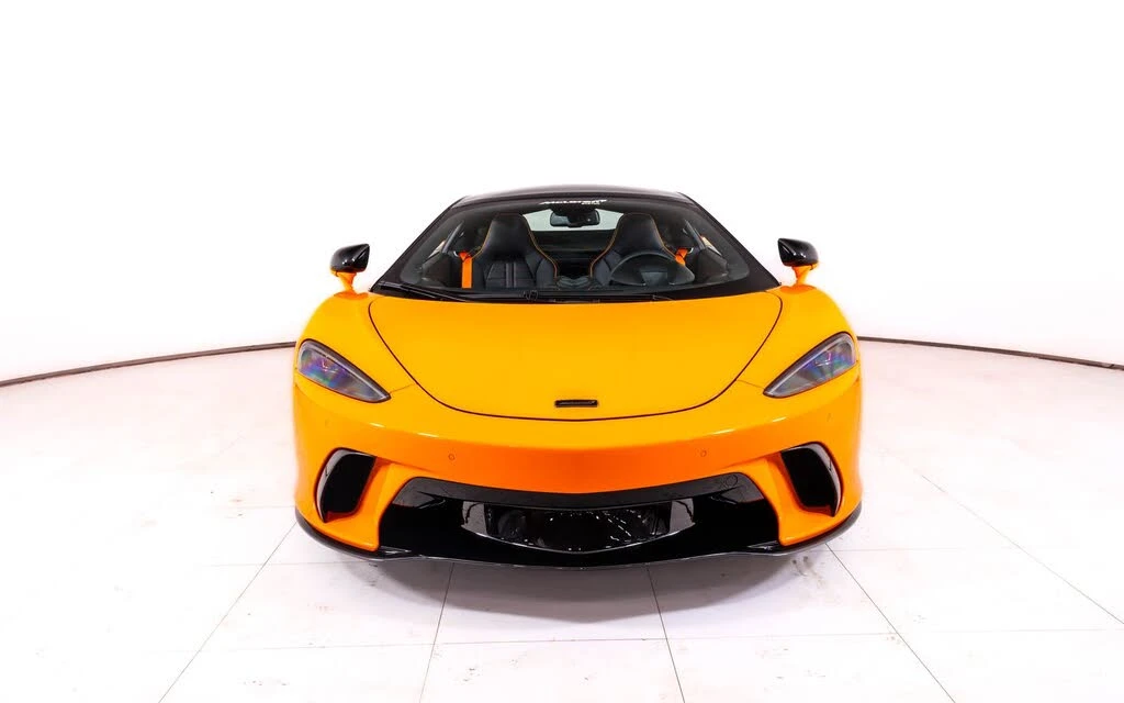 2026 McLaren GT - Image 9 of 25