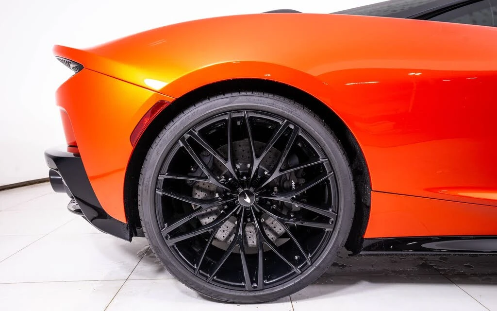 2026 McLaren GT - Image 16 of 25