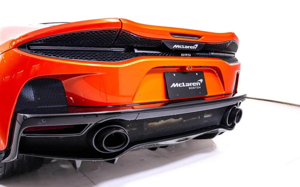 2026 McLaren GT - Image 13 of 25