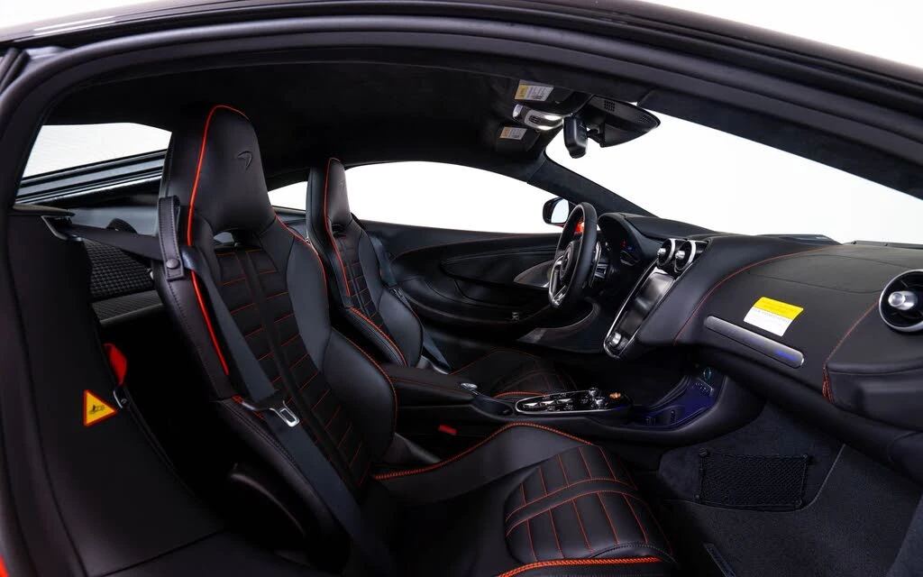2026 McLaren GT - Image 22 of 25