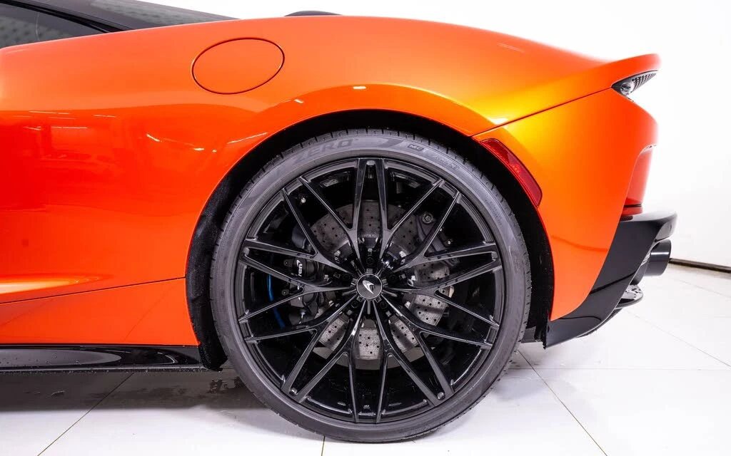 2026 McLaren GT - Image 15 of 25