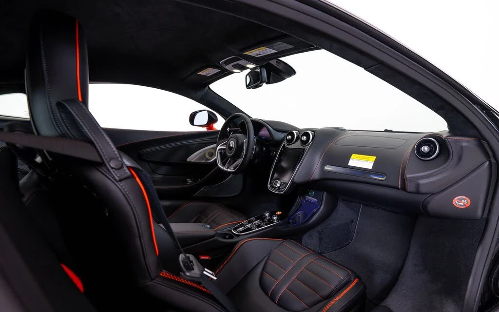 2026 McLaren GT - Image 23 of 25