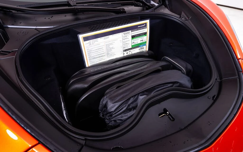 2026 McLaren GT - Image 24 of 25