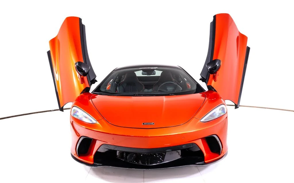 2026 McLaren GT - Image 10 of 25