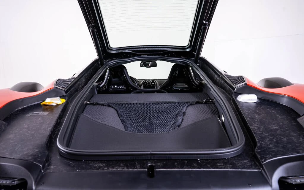 2026 McLaren GT - Image 25 of 25