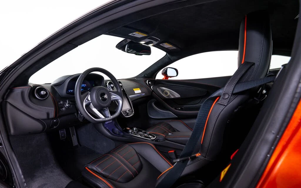 2026 McLaren GT - Image 19 of 25