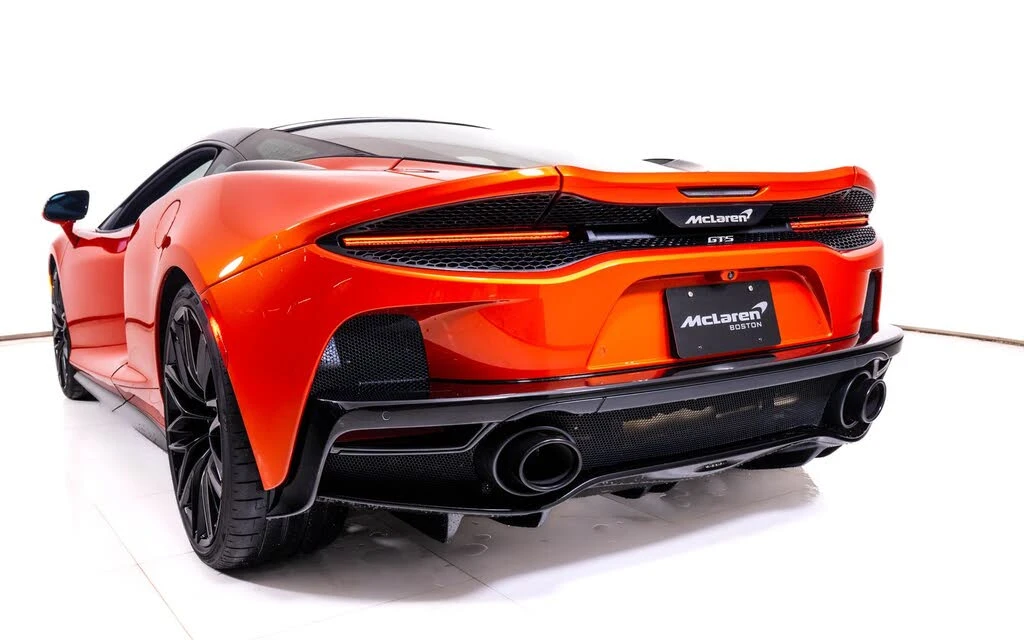 2026 McLaren GT - Image 12 of 25