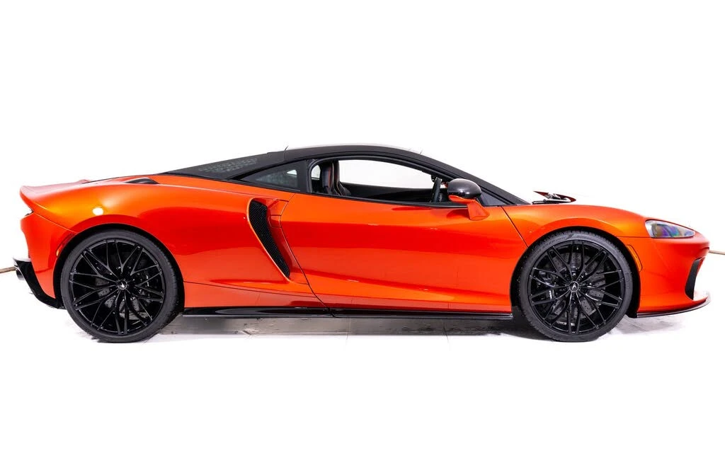2026 McLaren GT - Image 7 of 25