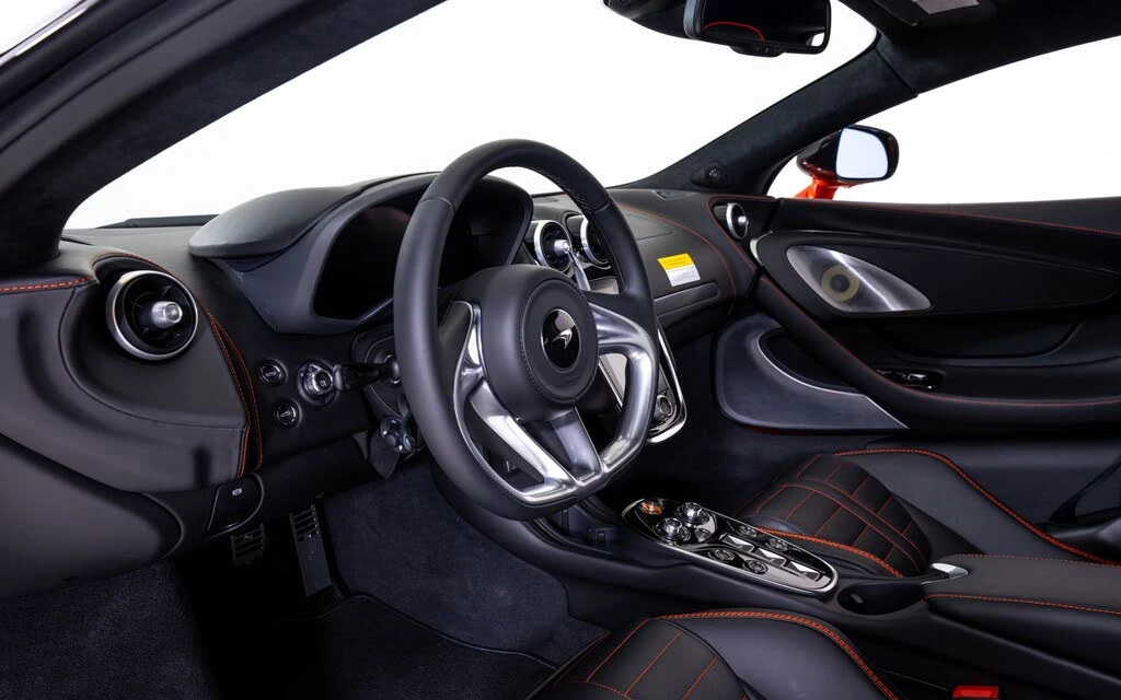 2026 McLaren GT - Image 18 of 25