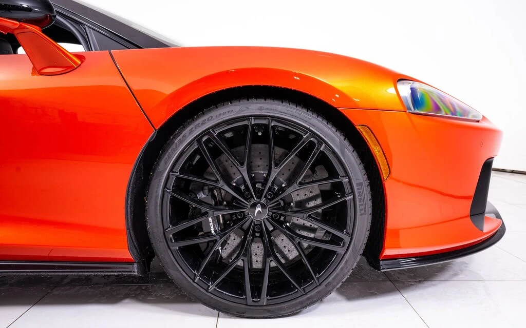 2026 McLaren GT - Image 17 of 25