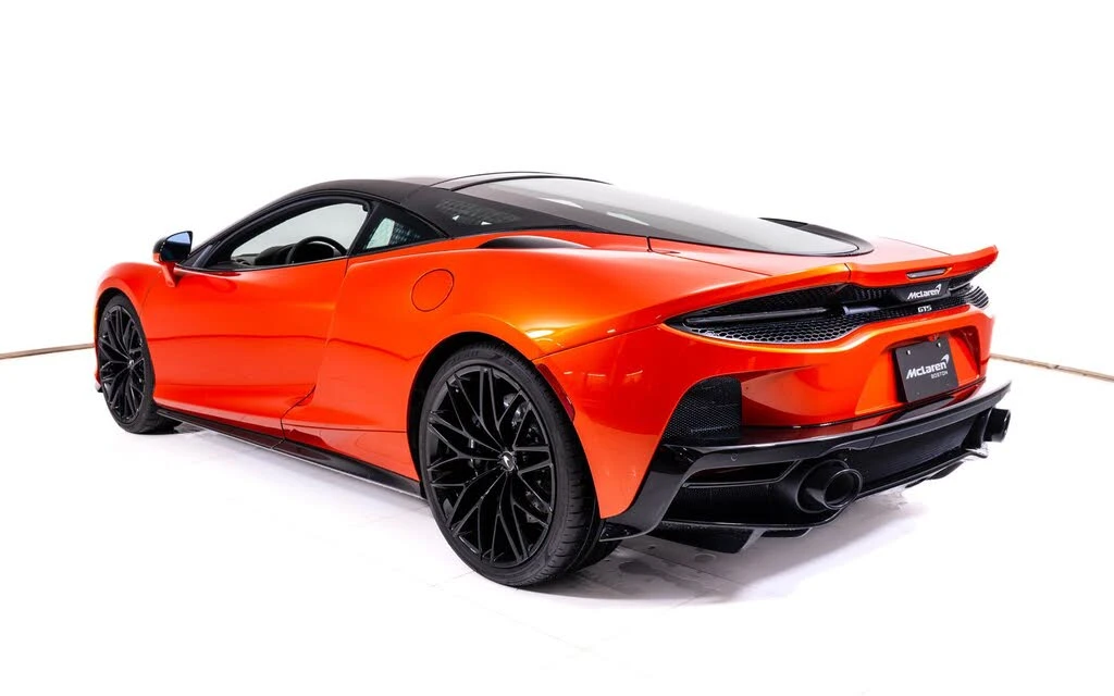 2026 McLaren GT - Image 4 of 25