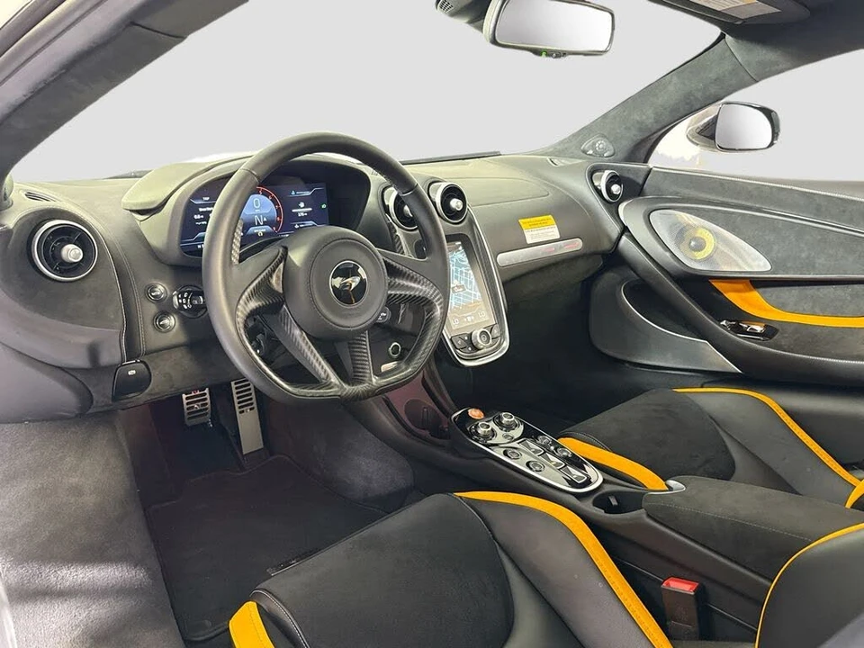 2026 McLaren GT - Image 9 of 27