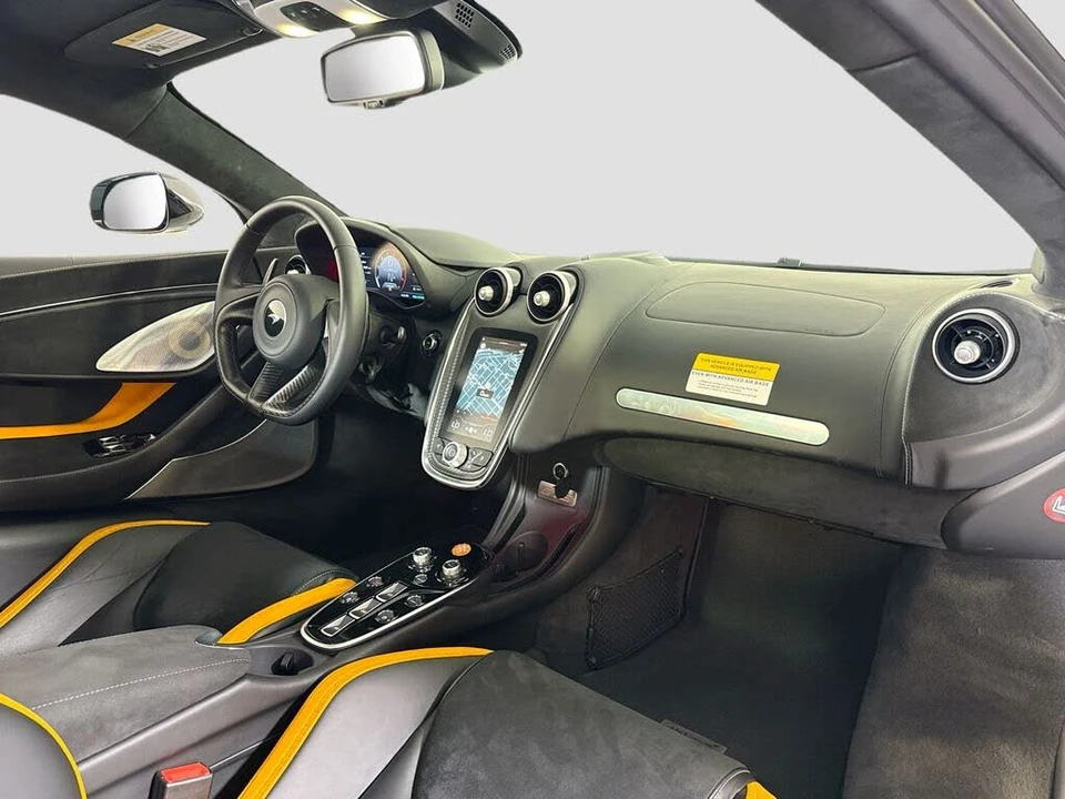 2026 McLaren GT - Image 17 of 27