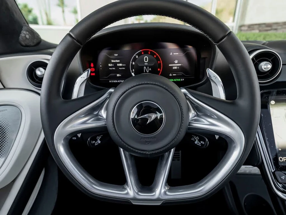 2026 McLaren GT - Image 17 of 31