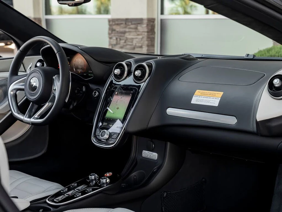 2026 McLaren GT - Image 30 of 31