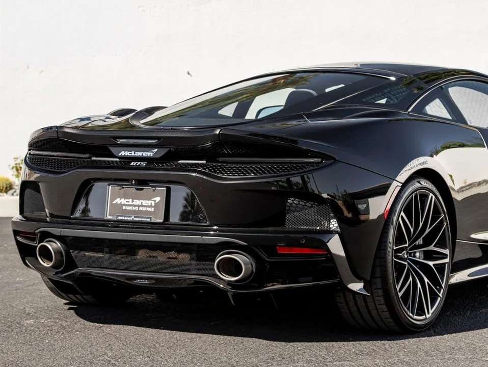 2026 McLaren GT - Image 7 of 31