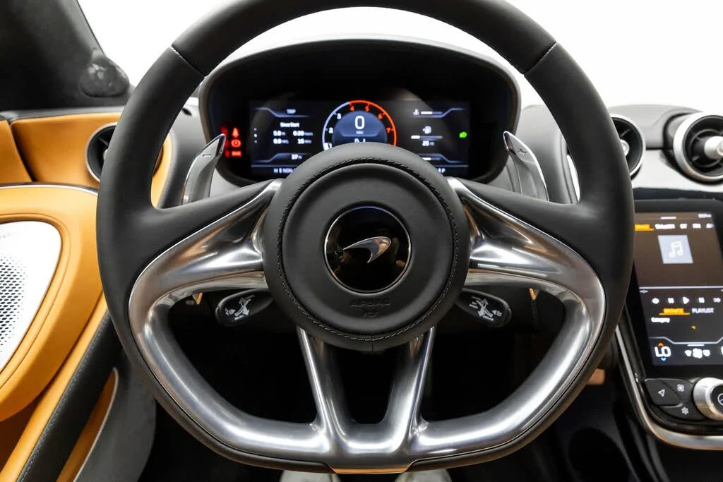 2026 McLaren GT - Image 13 of 31