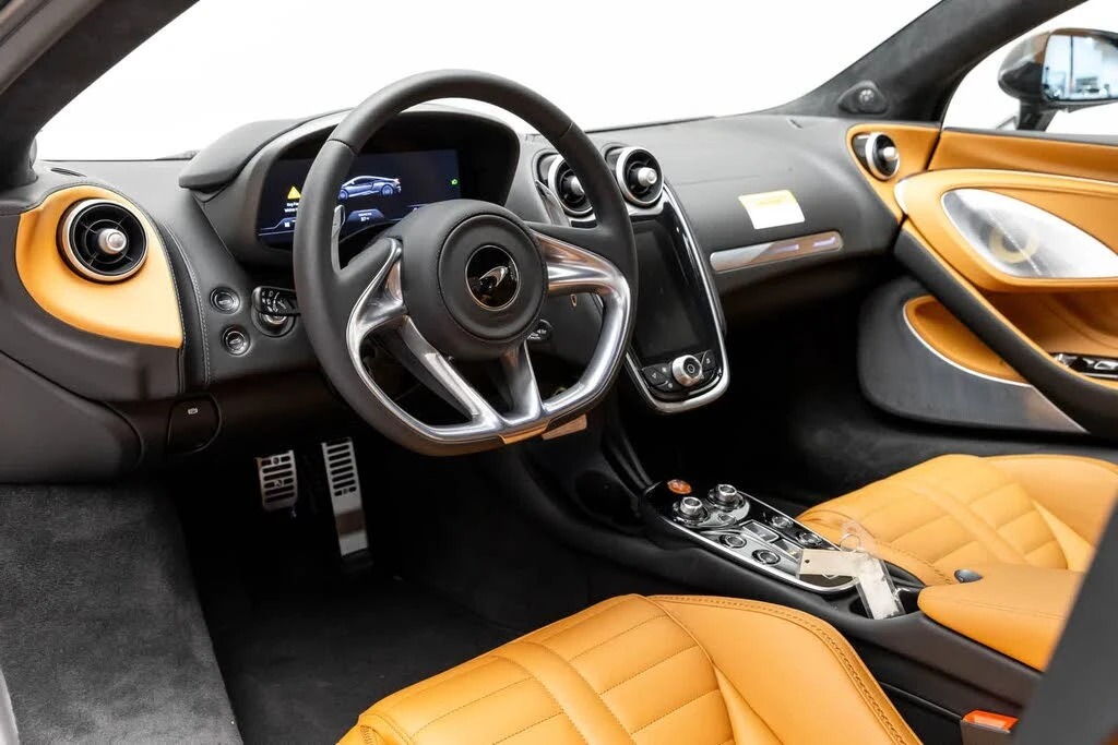 2026 McLaren GT - Image 2 of 31
