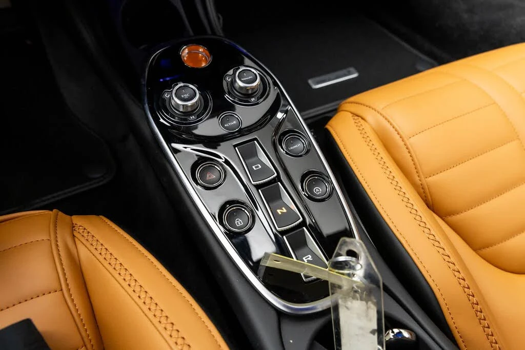 2026 McLaren GT - Image 15 of 31