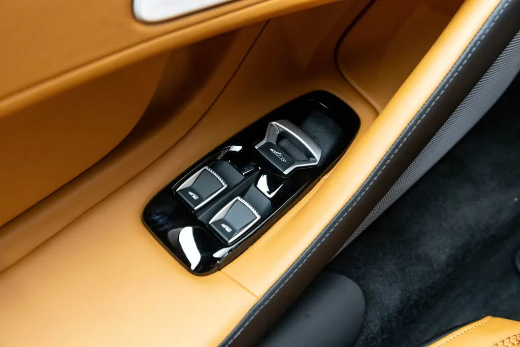 2026 McLaren GT - Image 26 of 31