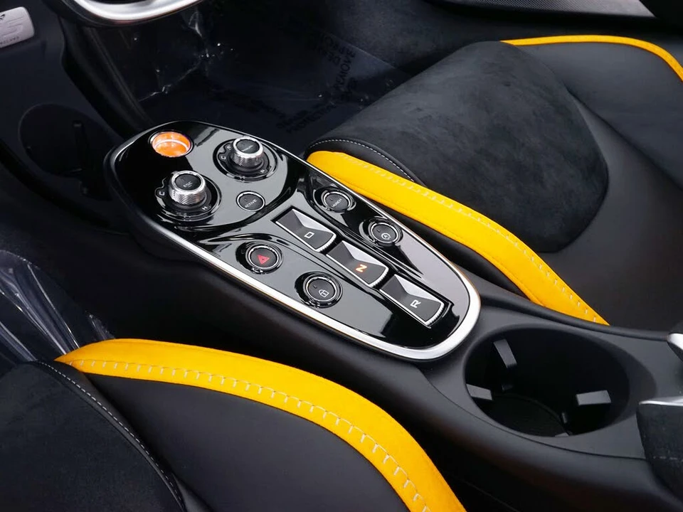 2026 McLaren GT - Image 29 of 31