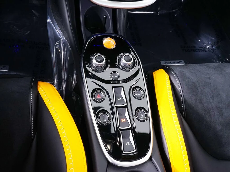 2026 McLaren GT - Image 28 of 31
