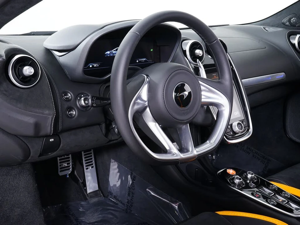 2026 McLaren GT - Image 25 of 31