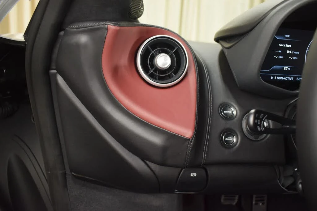 2026 McLaren GT - Image 26 of 31