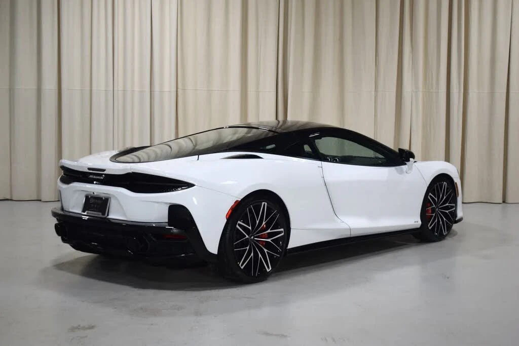 2026 McLaren GT - Image 10 of 31