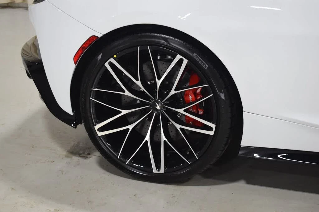 2026 McLaren GT - Image 15 of 31
