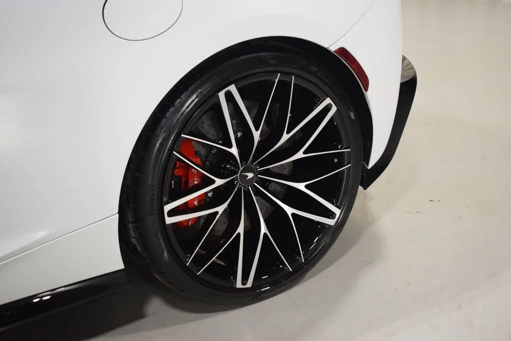 2026 McLaren GT - Image 7 of 31