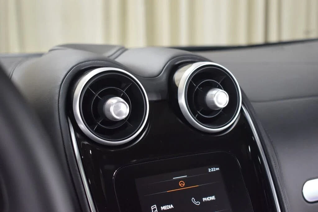 2026 McLaren GT - Image 28 of 31