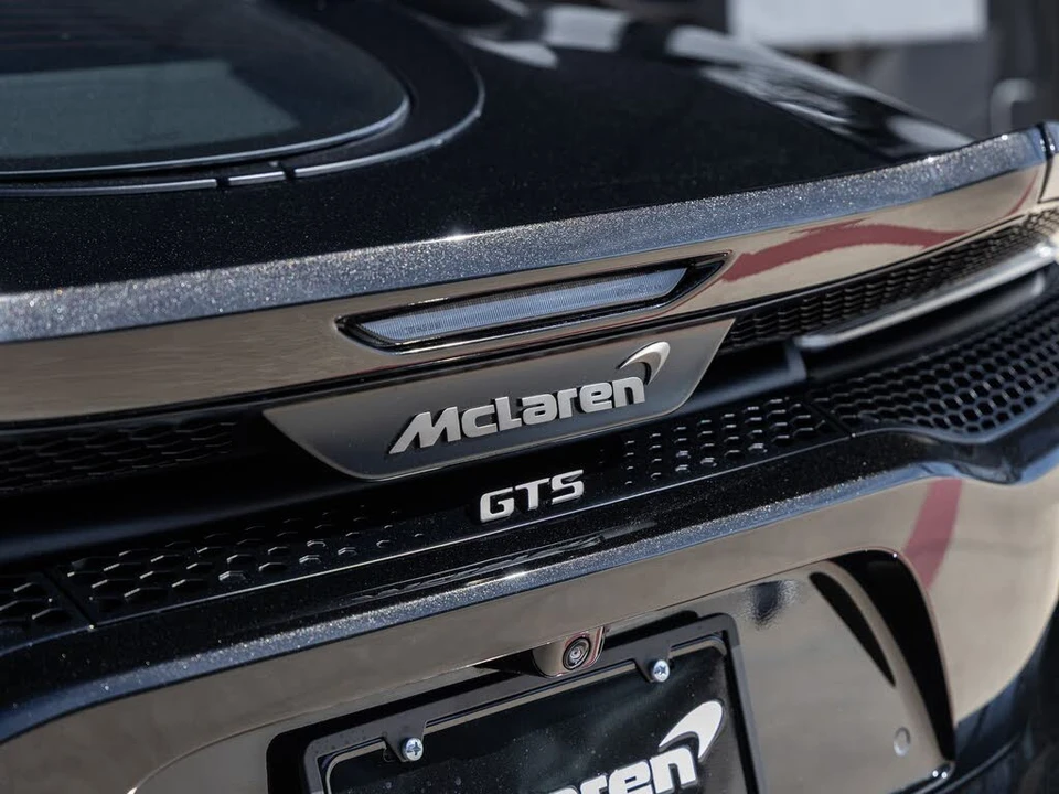 2026 McLaren GT - Image 14 of 31