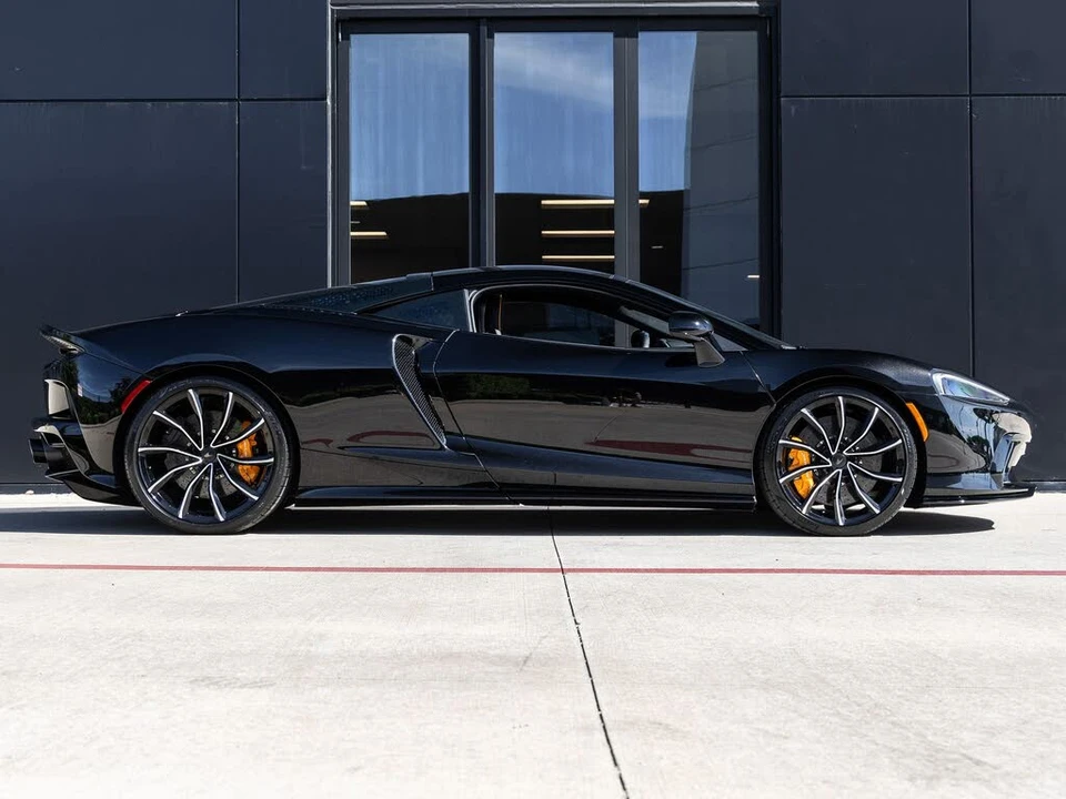 2026 McLaren GT - Image 11 of 31