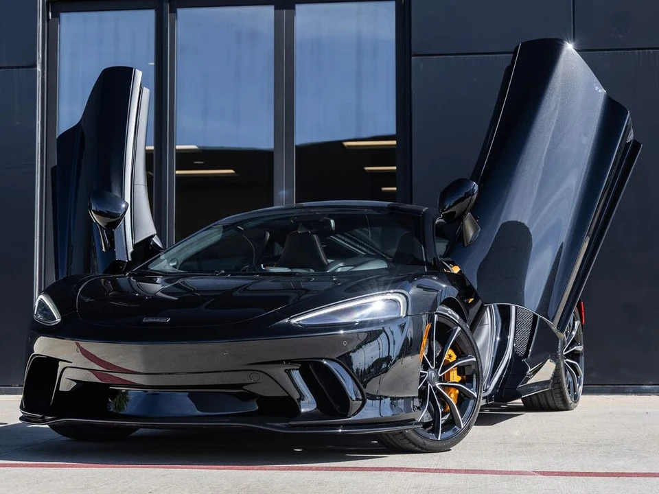 2026 McLaren GT - Image 2 of 31