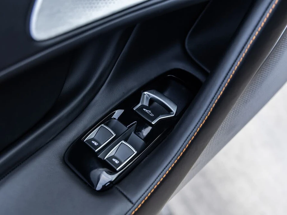 2026 McLaren GT - Image 23 of 31