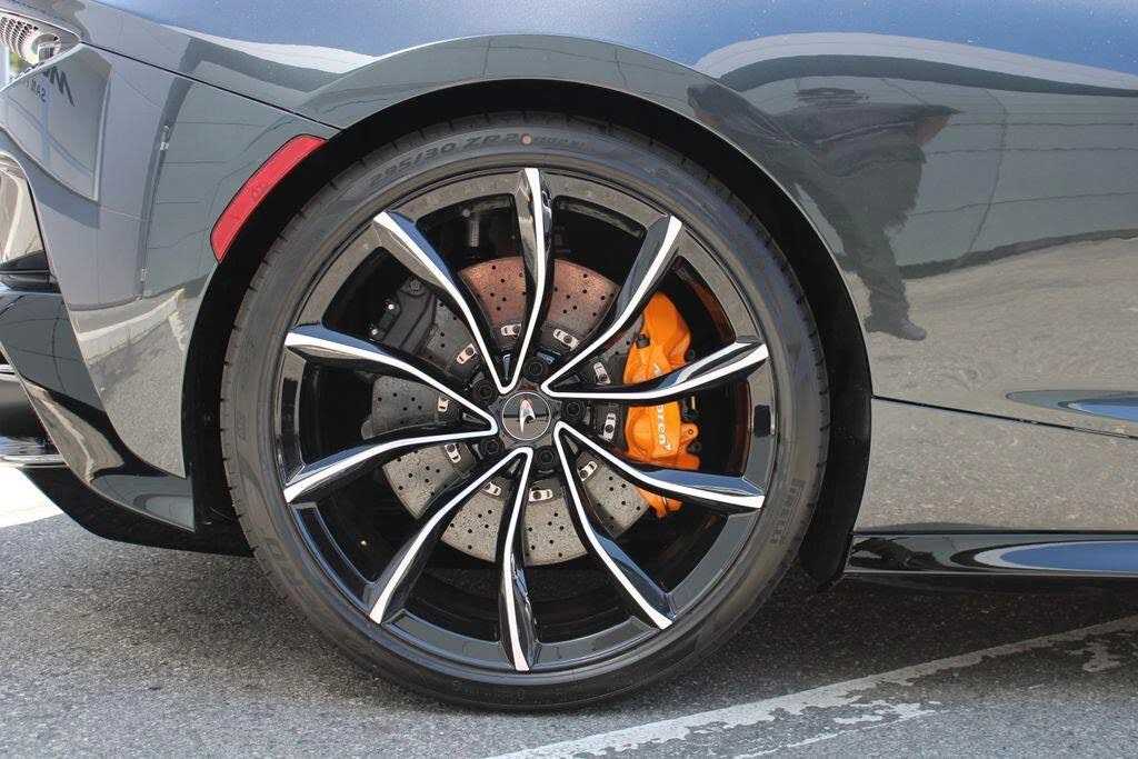 2026 McLaren GT - Image 11 of 31