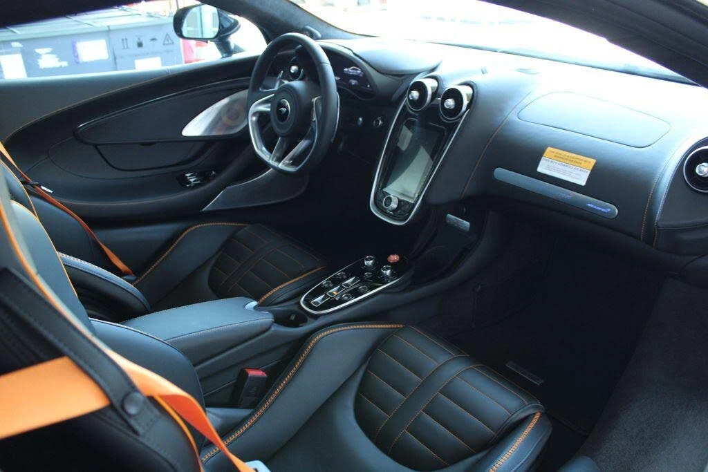2026 McLaren GT - Image 4 of 31